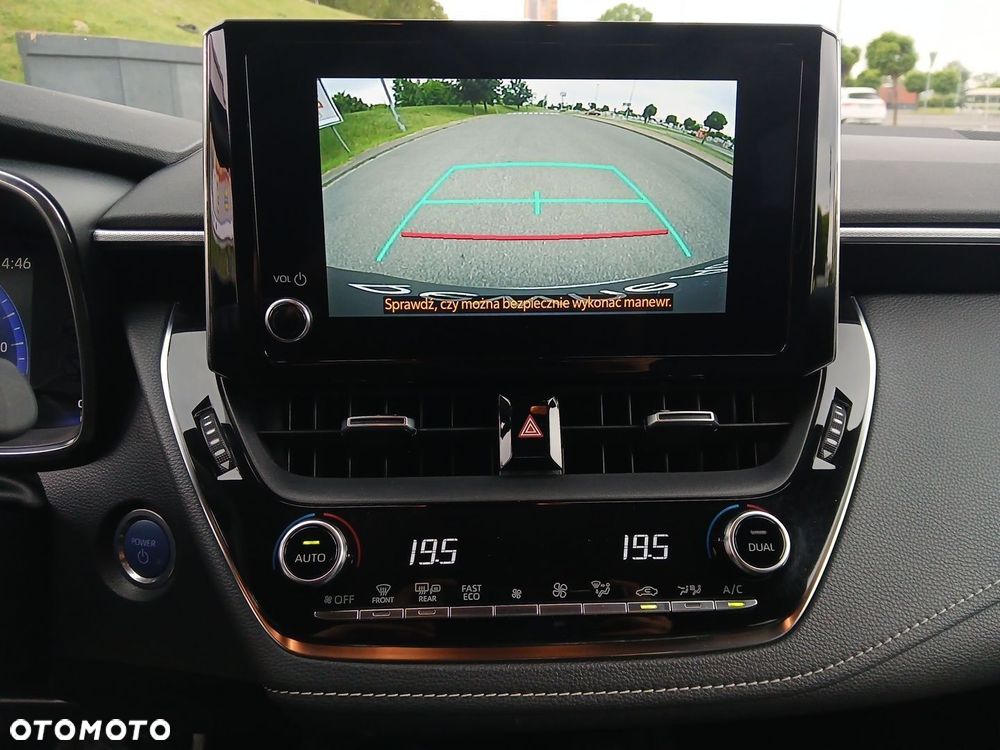 Toyota Corolla 1.8 Hybrid Comfort - 33