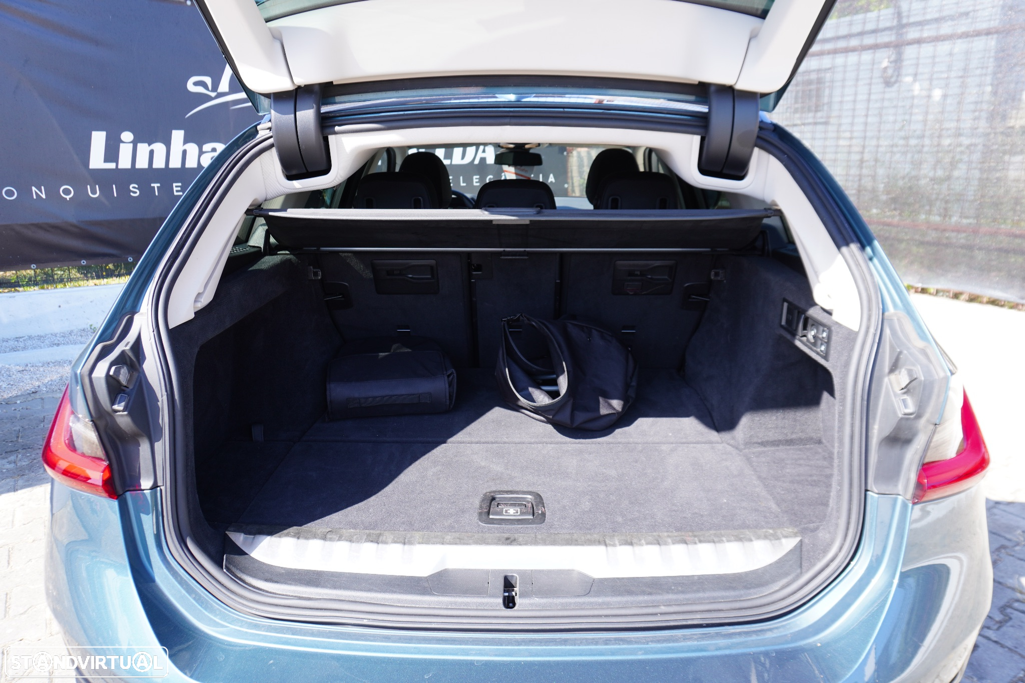 BMW 330 e Touring Line Sport Auto - 30