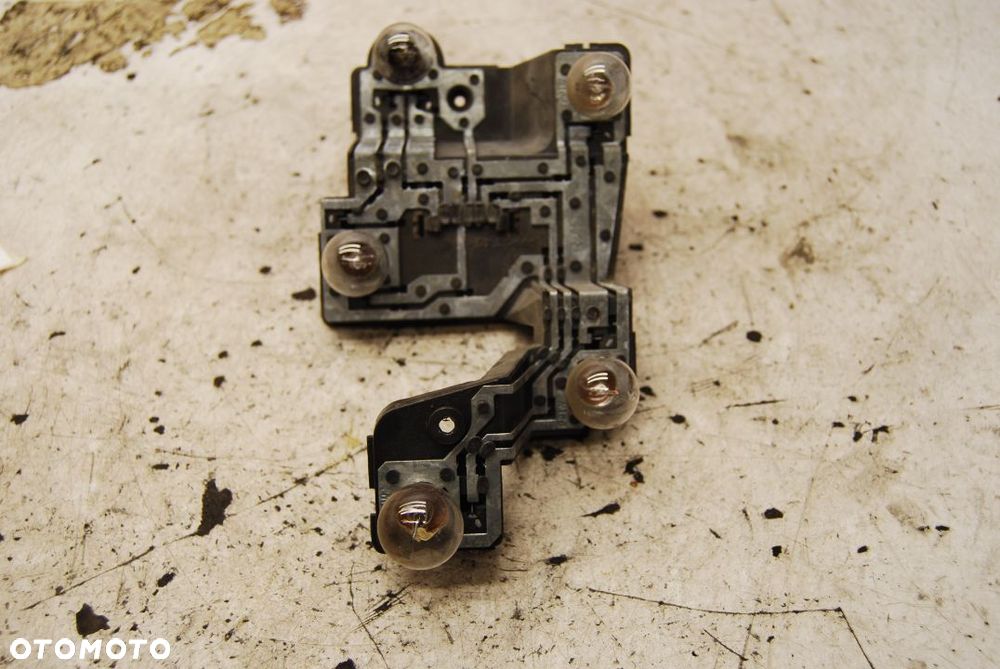 WKŁAD LAMPY PRAWY TYŁ AUDI TT 8N 89110 - 7