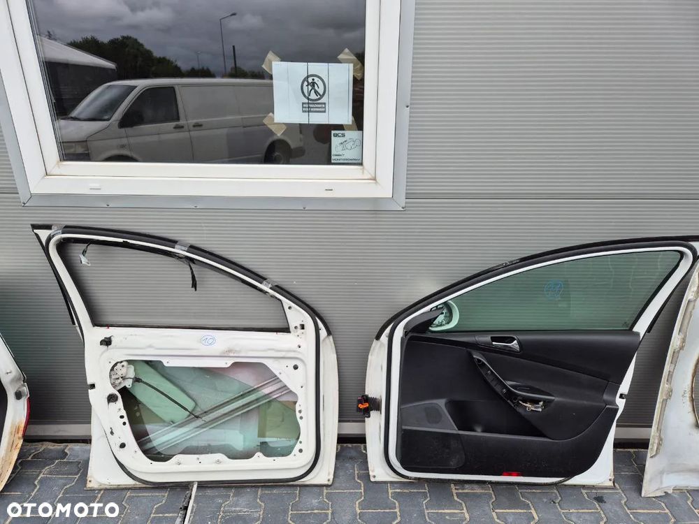 VW PASSAT B6 DRZWI / KLAPA BAGAŻNIKA / BŁOTNIK / MASKA / DESKA ROZDZIELCZA BIAŁE / CZARNE - 16