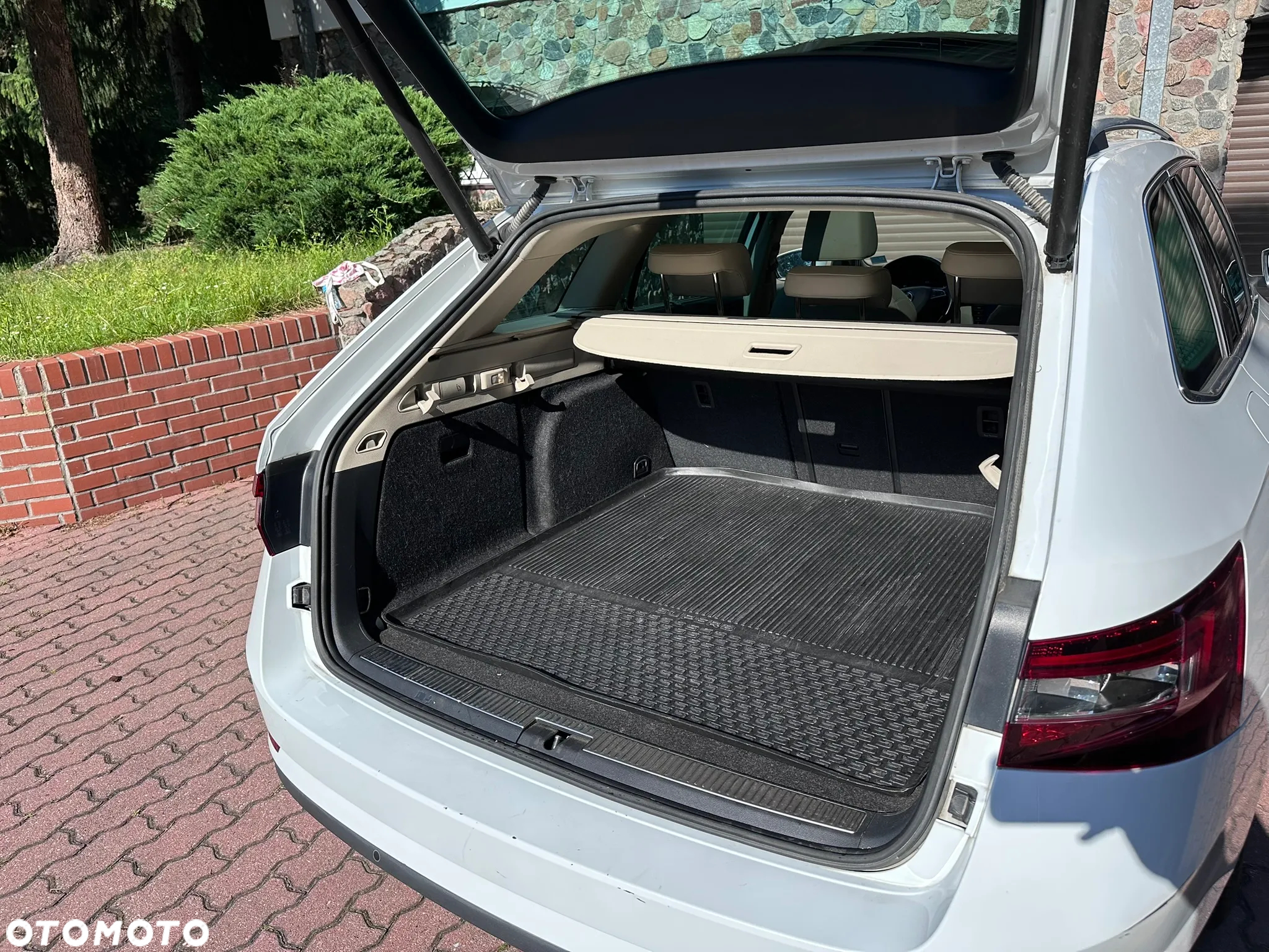 Skoda Superb 2.0 TDI 4x4 L&K DSG - 10