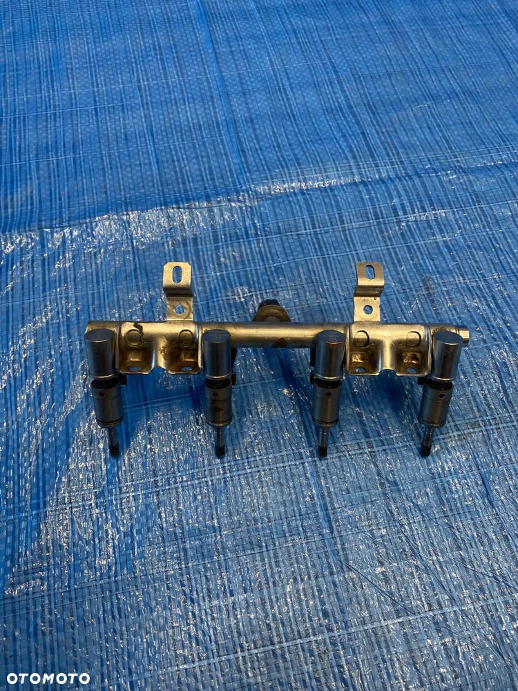 LISTWA WTRYSKOWA WTRYSKI WTRYSKIWACZE CITROEN PEUGEOT 1.6THP V7568051 0261500 - 1