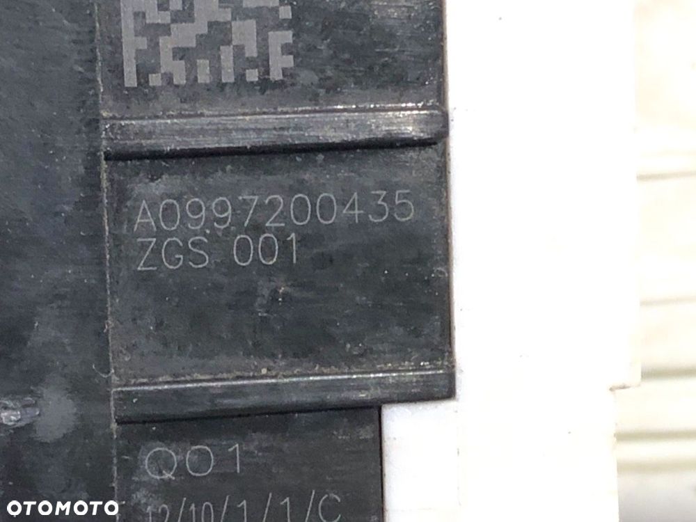 ZAMEK DRZWI PRAWY PRZÓD  MERCEDES-BENZ KLASA E T-Model (S212) 2009 - 2016 E 200 CDI / BlueTEC - 4