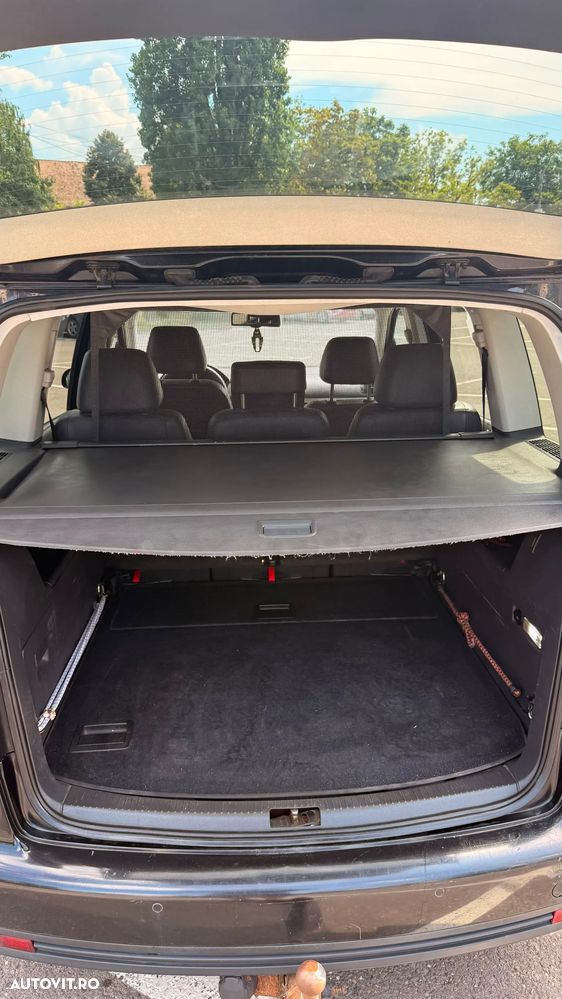 Volkswagen Touran - 9