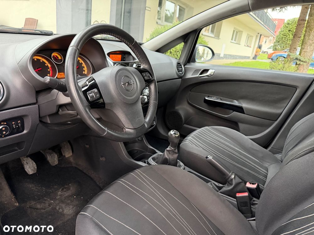 Opel Corsa 1.2 16V Cosmo - 9