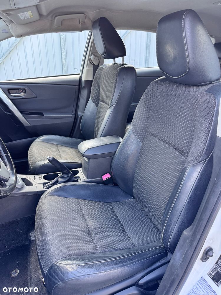 Toyota Auris - 12