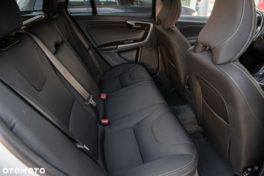 Volvo V60 D4 Geartronic Summum - 25