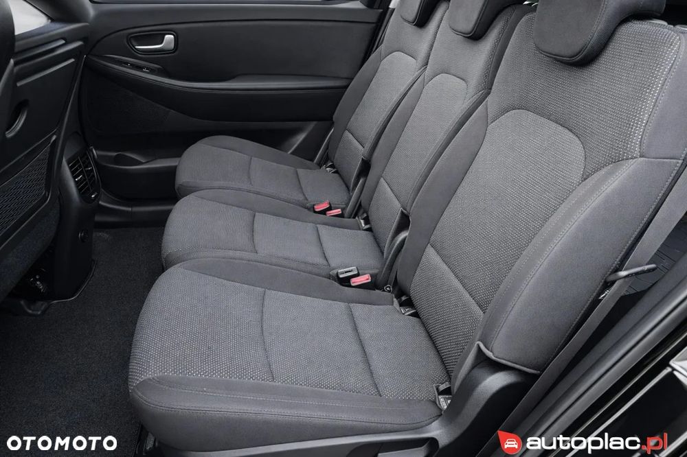 Kia Carens 1.6 GDI Dream Team Edition - 11