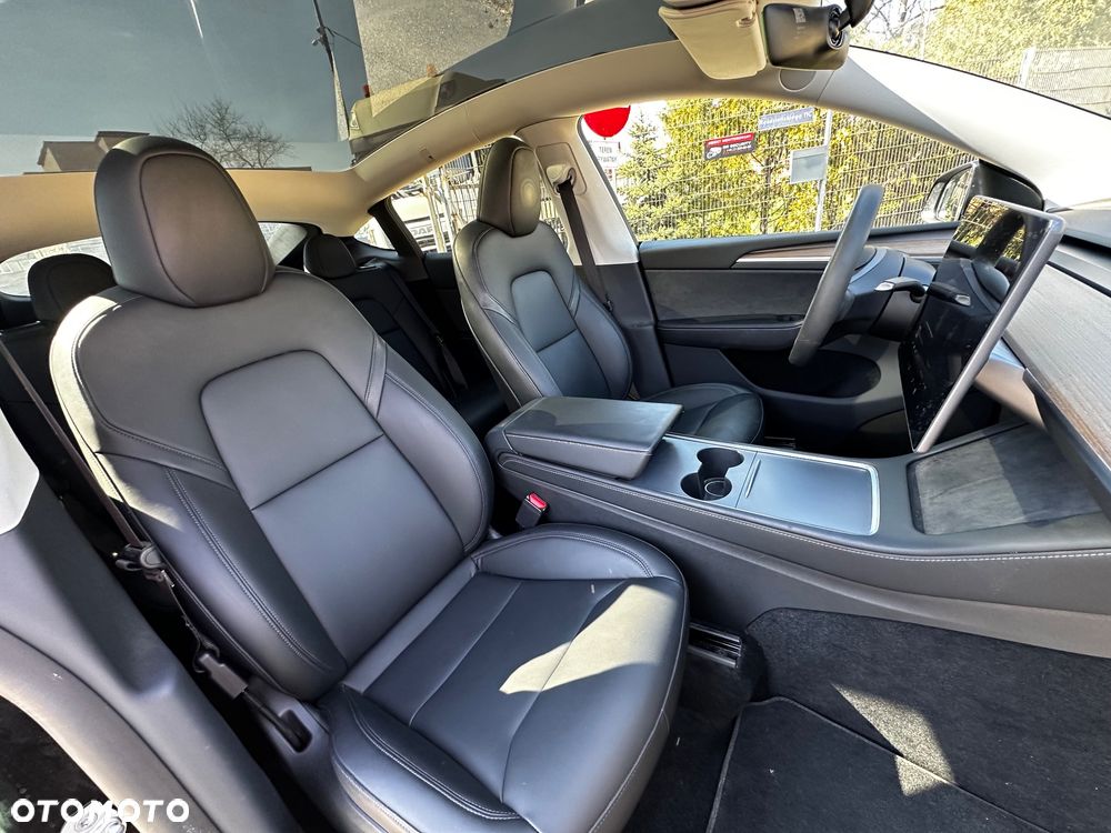 Tesla Model Y - 19
