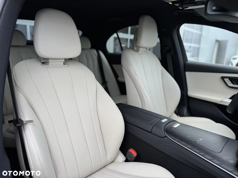 Mercedes-Benz Klasa E 300 PHEV 4-Matic AMG 9G-Tronic - 11