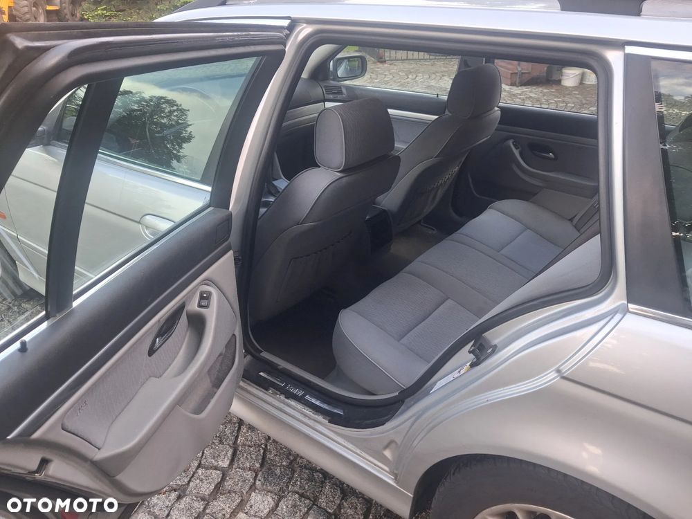 BMW Seria 5 525i - 4