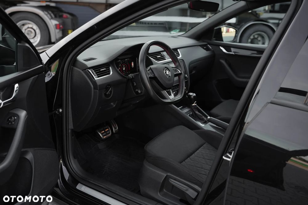 Skoda Octavia 2.0 TSI RS Challenge 245 DSG - 17