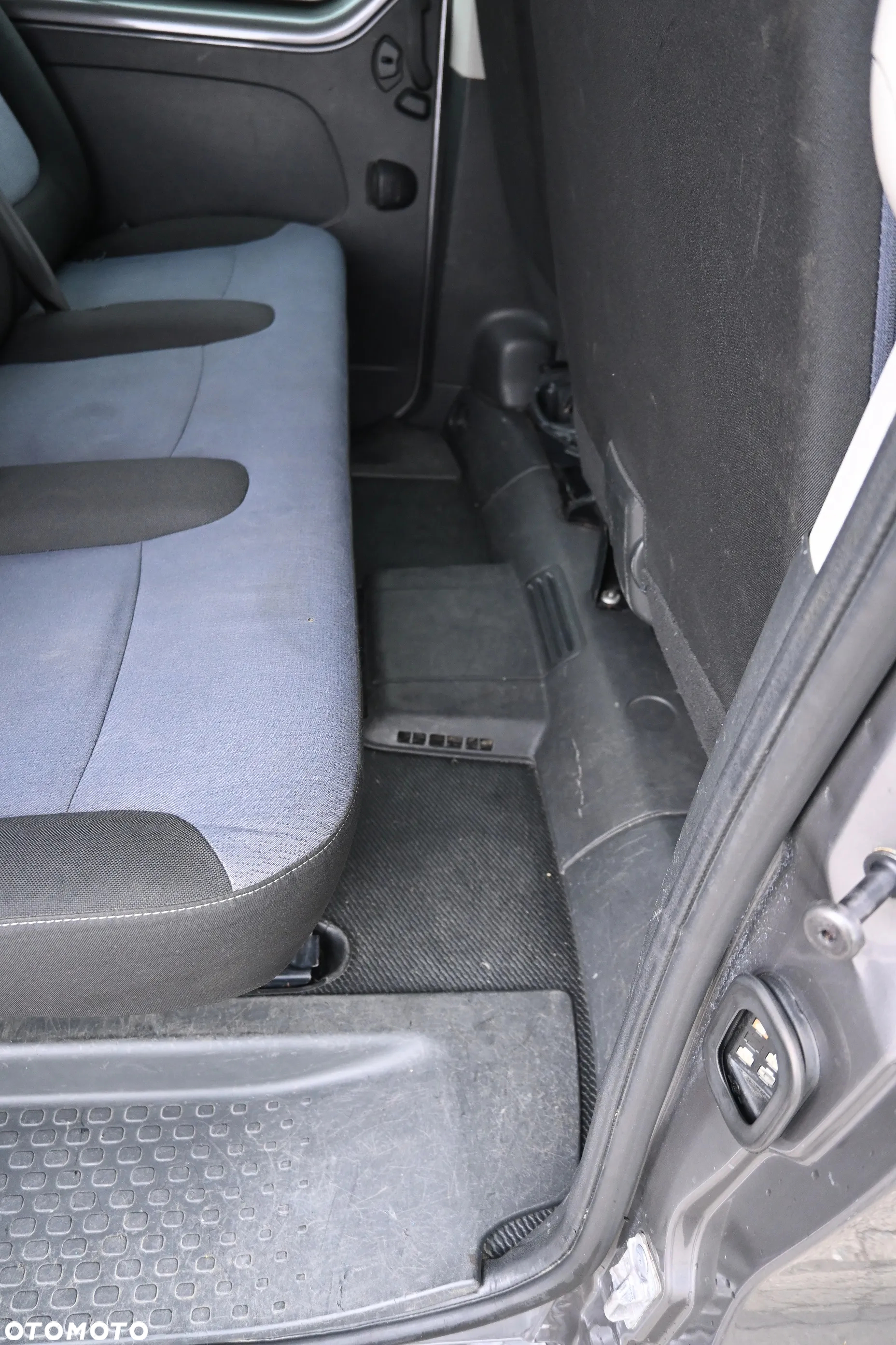 Opel Vivaro L2H1 2,9t Edition - 24