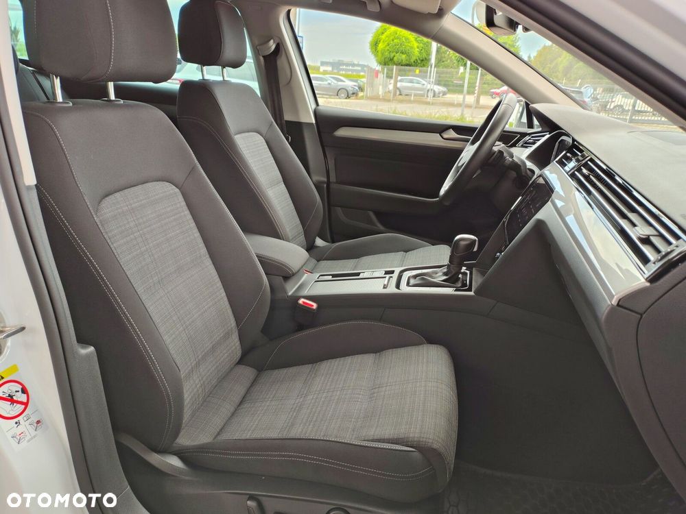 Volkswagen Passat - 21