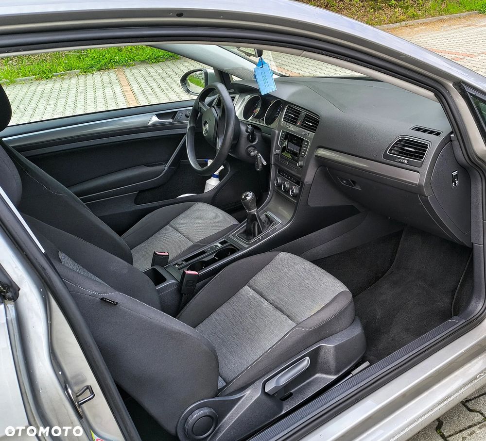 Volkswagen Golf - 6