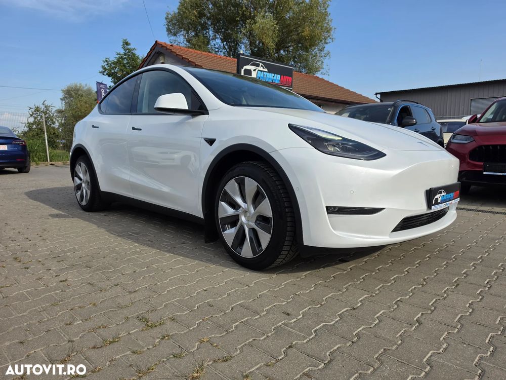 Tesla Model Y - 3