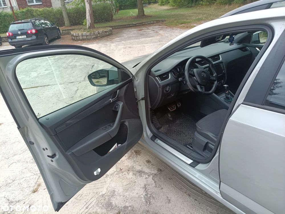 Skoda Octavia 2.0 TDI RS DSG - 6