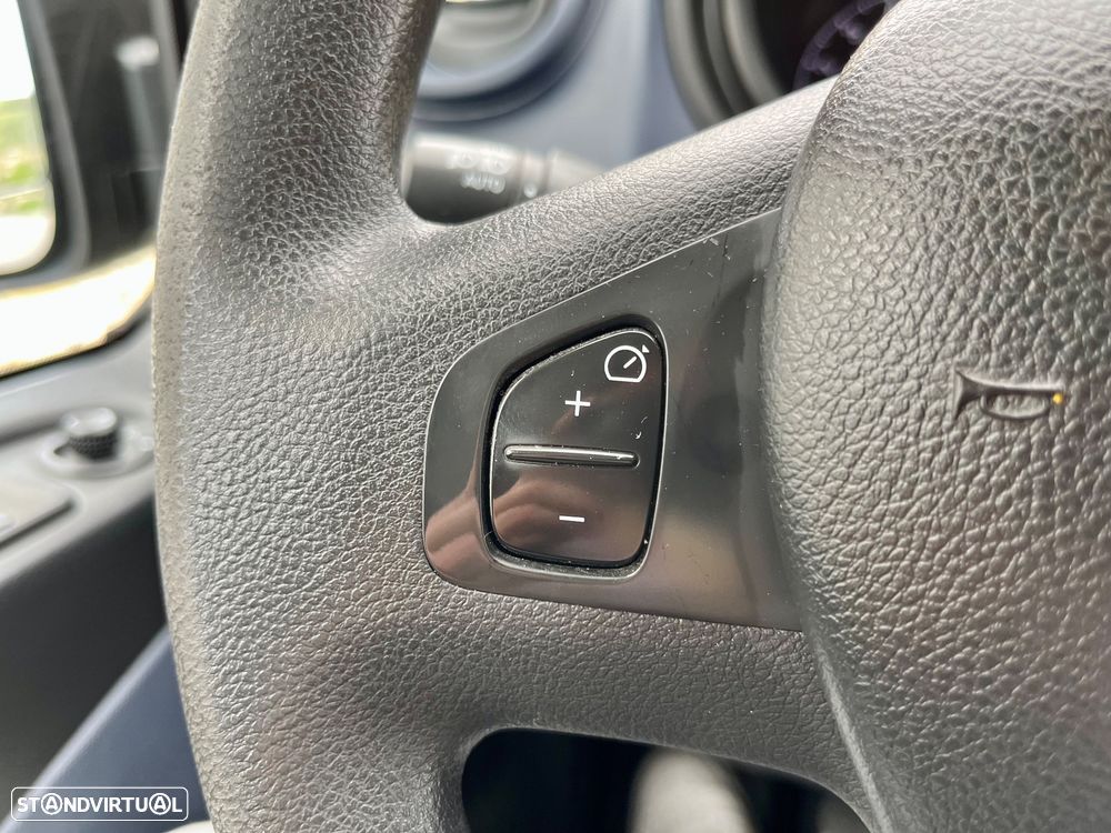 Opel Vivaro 1.6 CDTI BITURBO Cabine dupla 5 lugares versão longa - 40