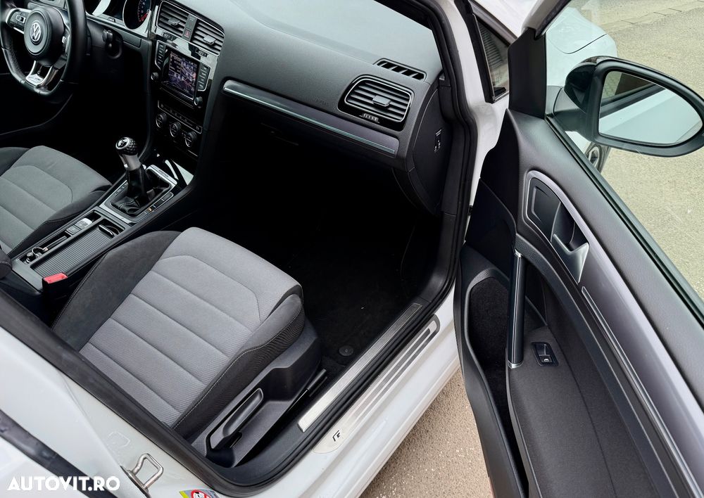 Volkswagen Golf - 11