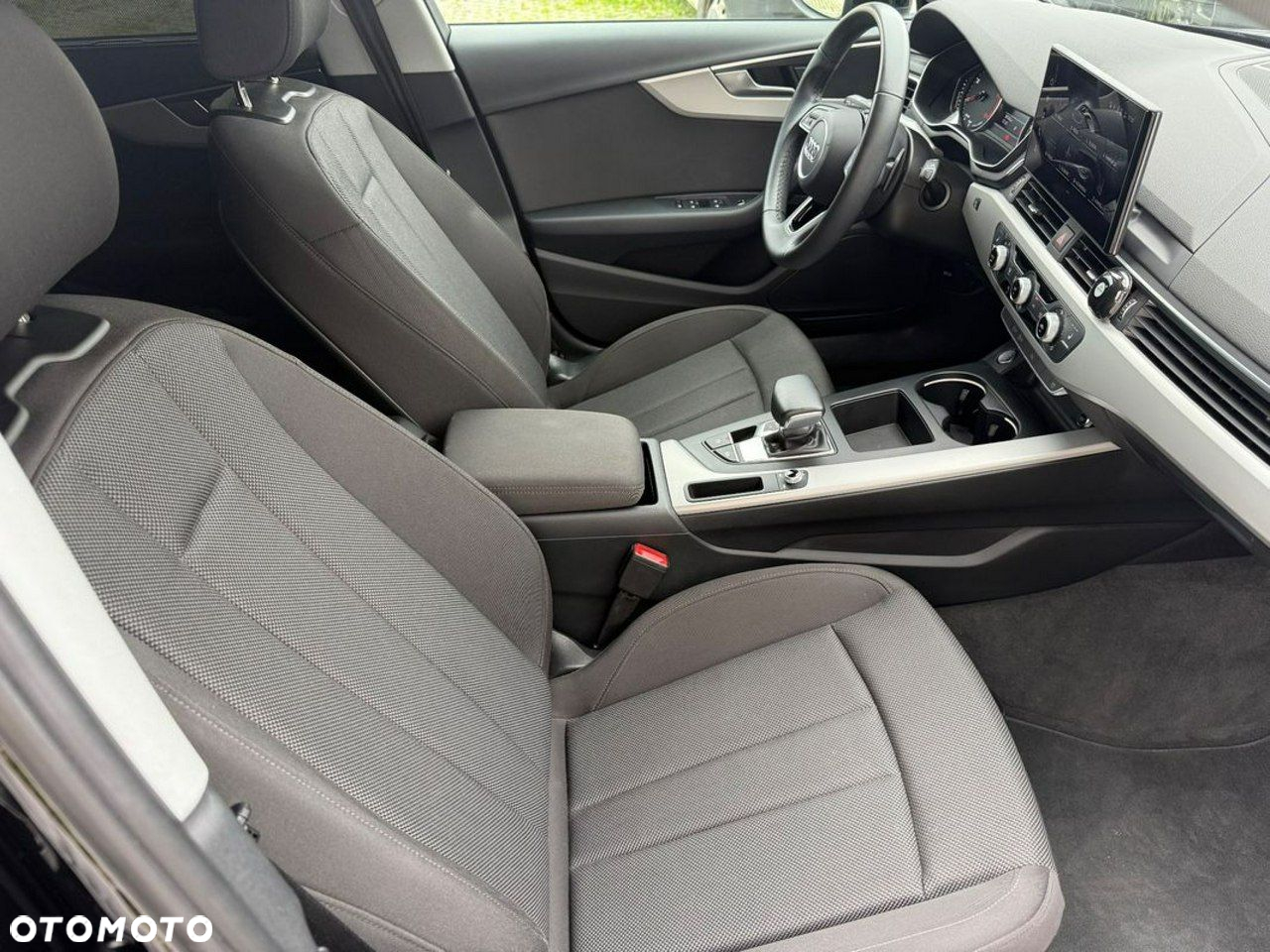 Audi A4 Avant 30 TDI S tronic advanced - 18