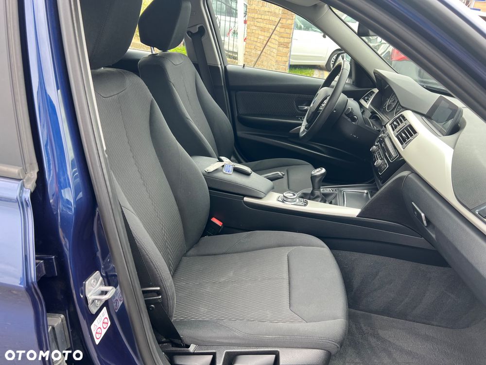 BMW Seria 3 318i Edition Luxury Line Purity - 29