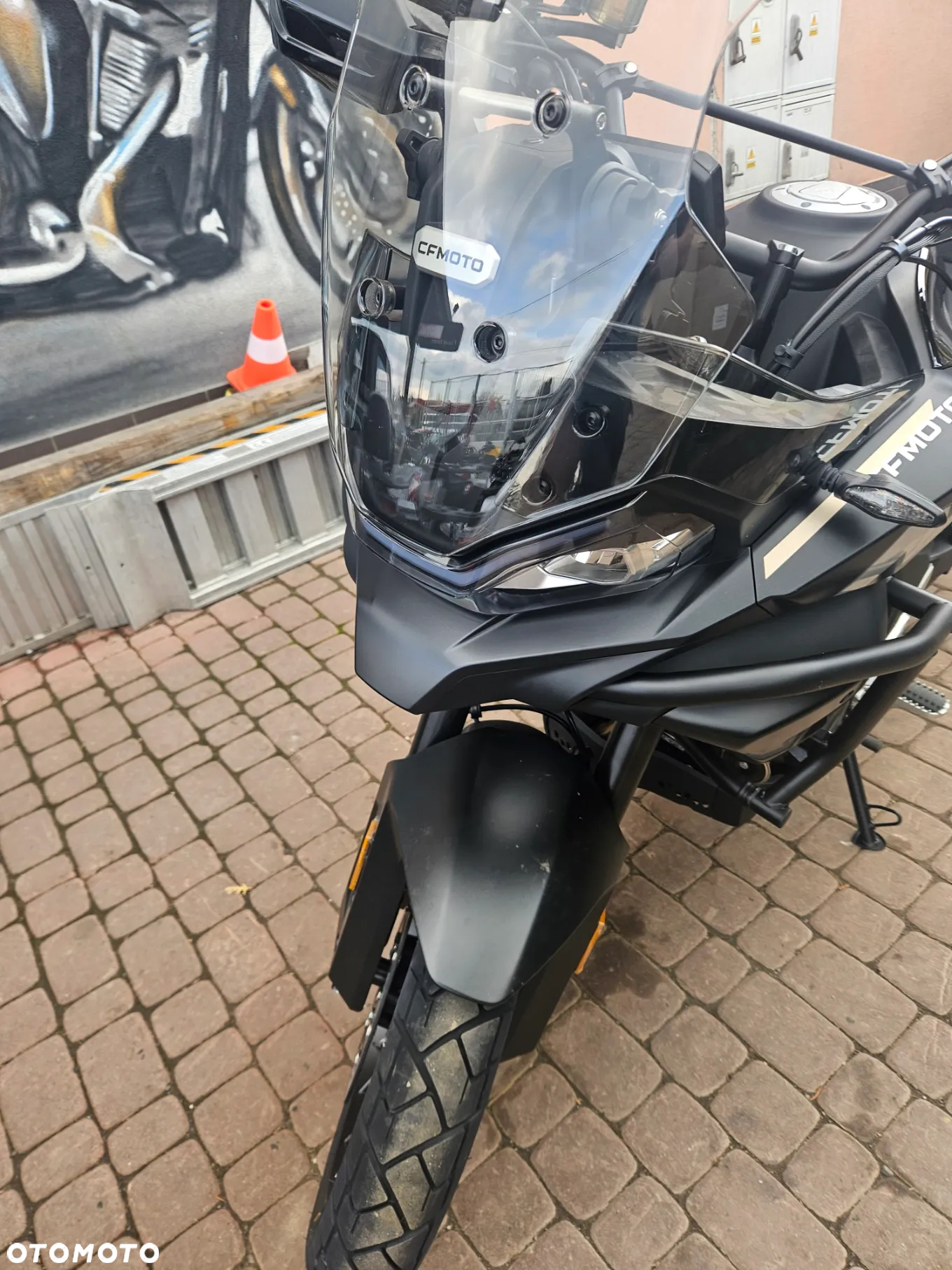 CFMoto MT - 12