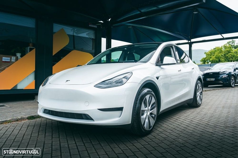 Tesla Model Y - 3