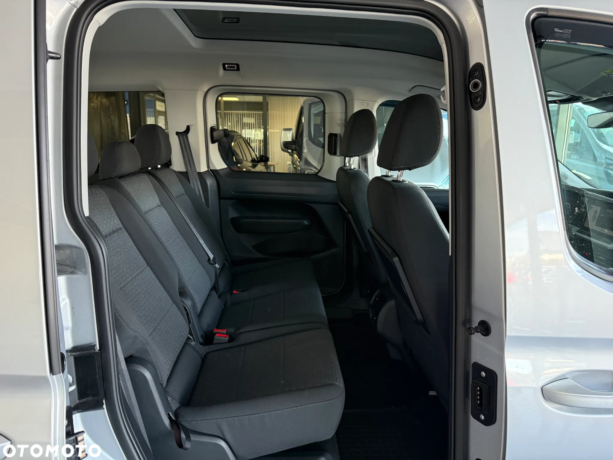 Ford Tourneo Connect 2.0 EcoBlue Titanium - 35