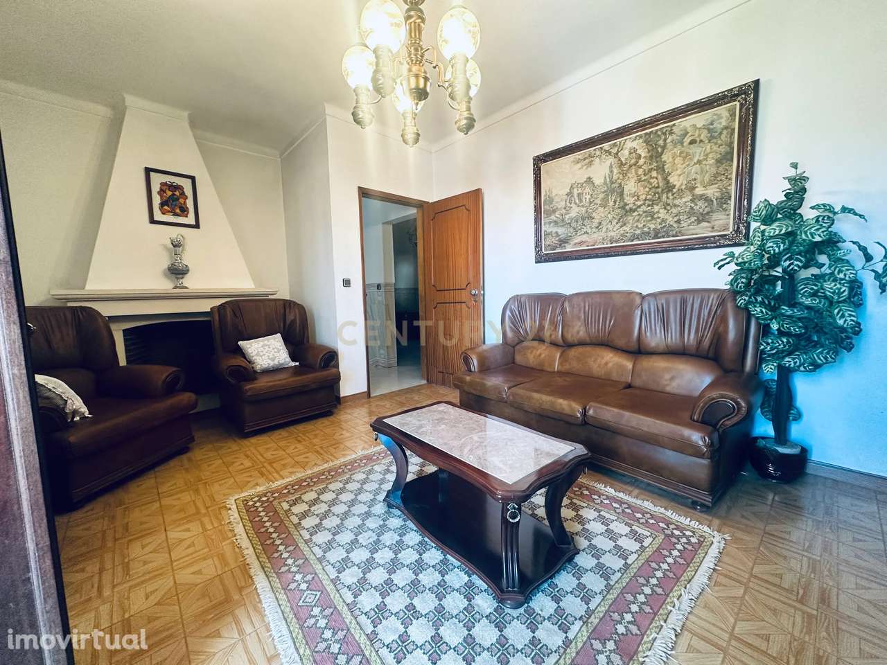 Moradia T5 em Cuba (Alentejo) com dois pisos em zona central da vila. - Grande imagem: 3/29