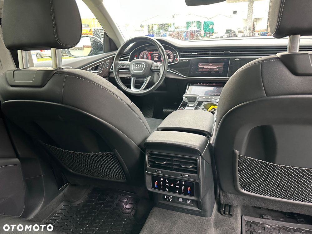 Audi Q8 55 TFSI quattro tiptronic - 12