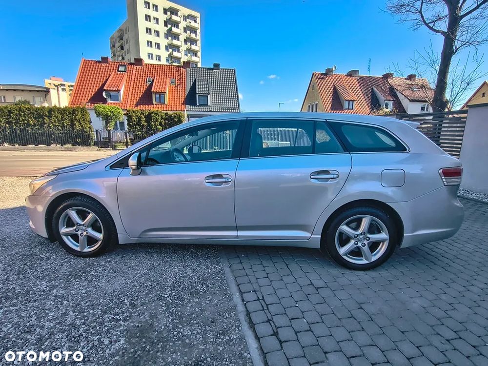 Toyota Avensis Touring Sports 1.8 Executive - 4