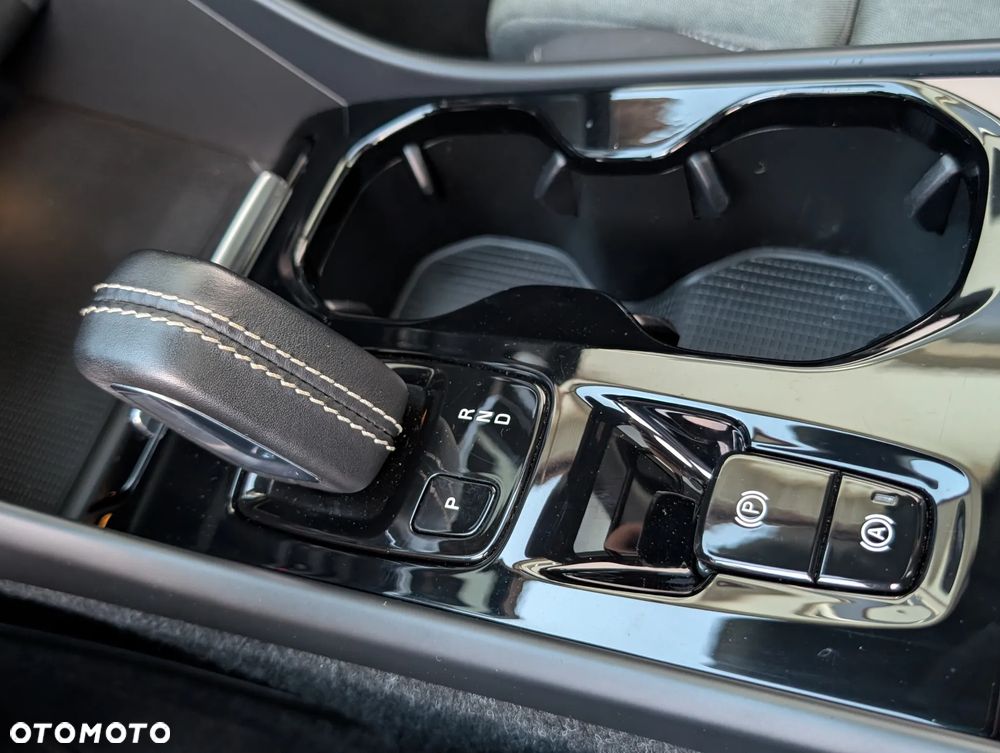Volvo XC 40 B4 B AWD R-Design - 26