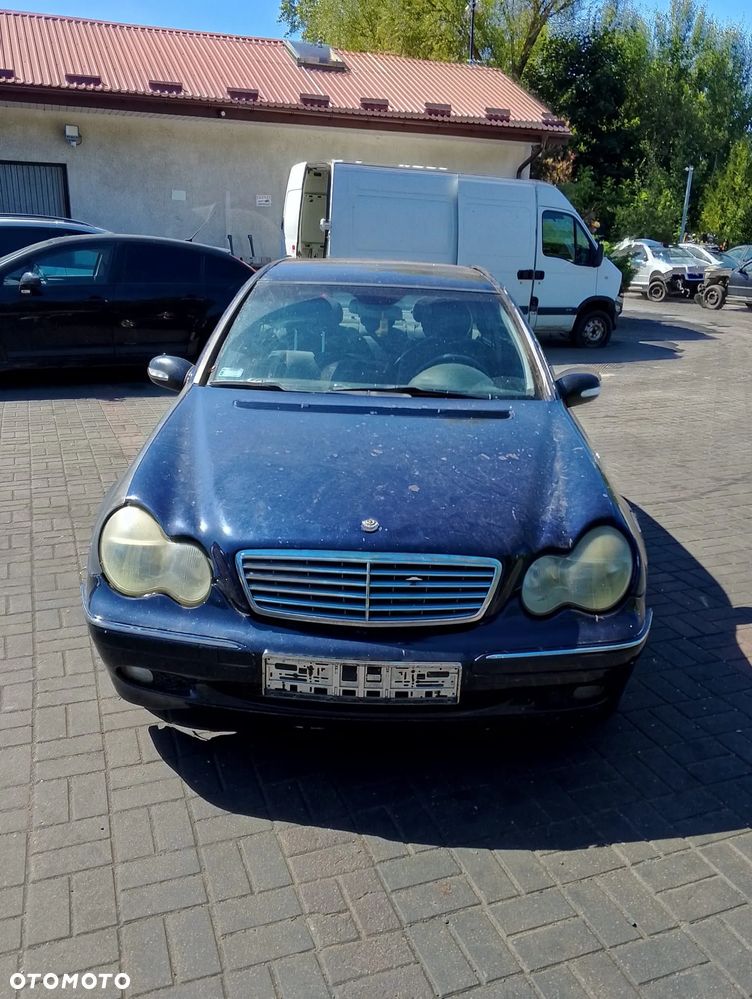 Mercedes – Benz Klasa C W203 (00-04r.) 2.0 B 163KM. Silnik 111.955 (111 955) (111955) Skrzynia 722.616 (722 616) (722616) lakier 359.Cały na części. GWARANCJA !!!  Przód Tył Zestaw Komplet Drzwi Klapa Zderzak Błotnik Maska Grill Atrapa Szyba Pas Lampa Lusterko Boczki Fotel Kanapa Kokpit Deska Rozdzielcza Przełącznik Włącznik Sterownik Przewody Wiązka Instalacja Moduł Komputer Czujnik Listwa Pompa Alternator Wtryski Głowica Rozrusznik Kompresor Sprzęgło Dwumas Silnik Skrzynia ABS Klimatyzacji Paliwa Wspomagania Kolektor Turbina Przepustnica Zawór Chłodnica Koło Hak Belka Sanki Zawieszenie Mcpherson Półoś Amortyzator Wydech Tłumik Zacisk Most - 5