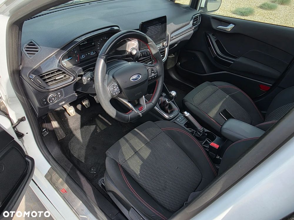 Ford Fiesta 1.0 EcoBoost S&S ST-LINE - 33