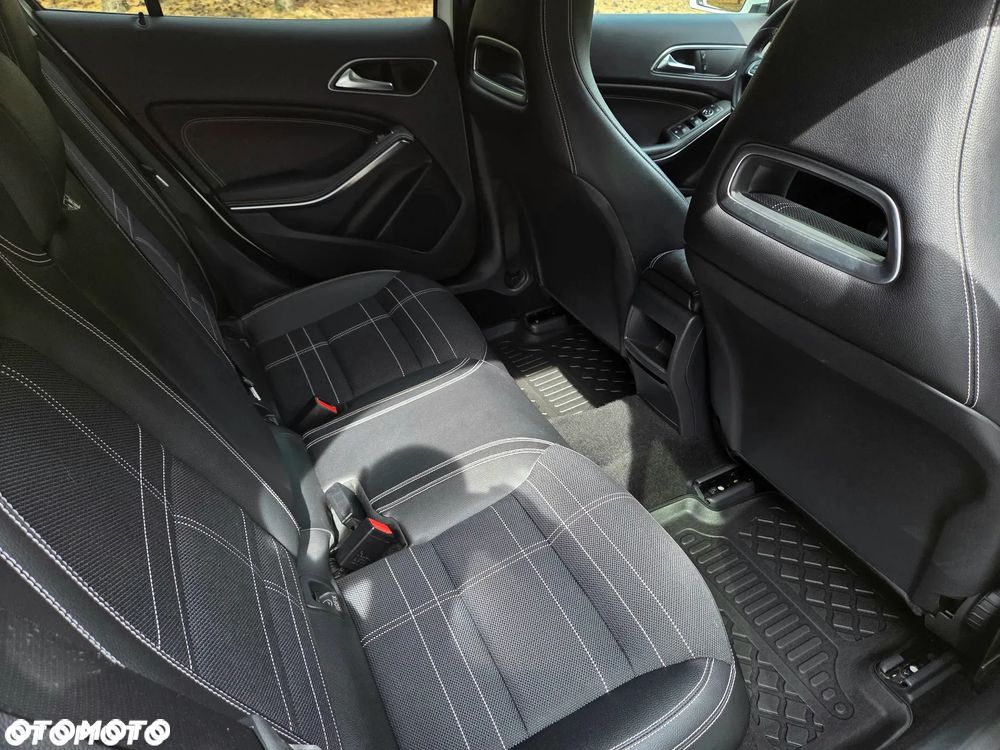 Mercedes-Benz GLA - 12