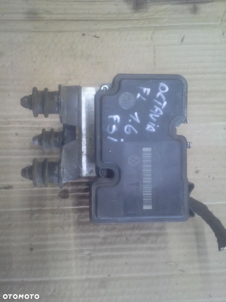 Skoda Octavia II pompa sterownik abs 1K0614117H  1K0907379P plus wtyczka z wiązką - 17