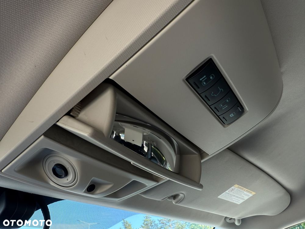 Chrysler Grand Voyager 3.8 V6 Limited - 17