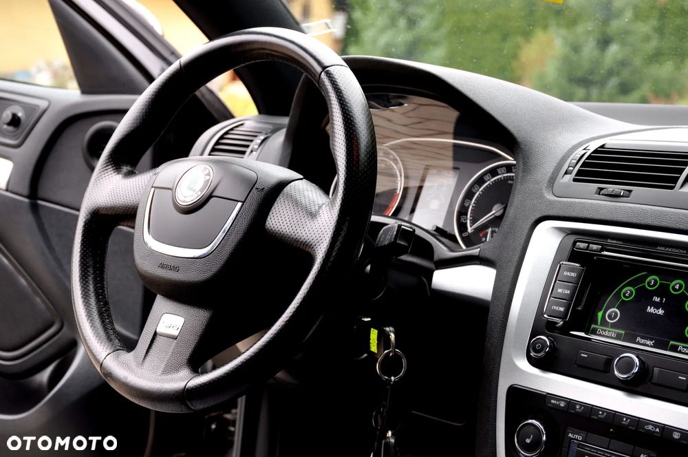 Skoda Octavia 2.0 TDI CR DPF RS - 23