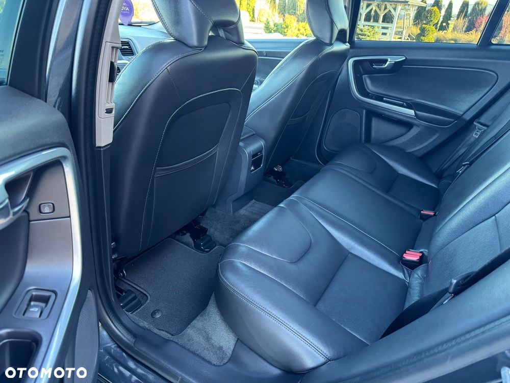 Volvo V60 Cross Country D3 Momentum - 12