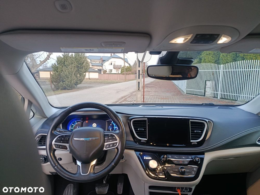 Chrysler Pacifica - 12