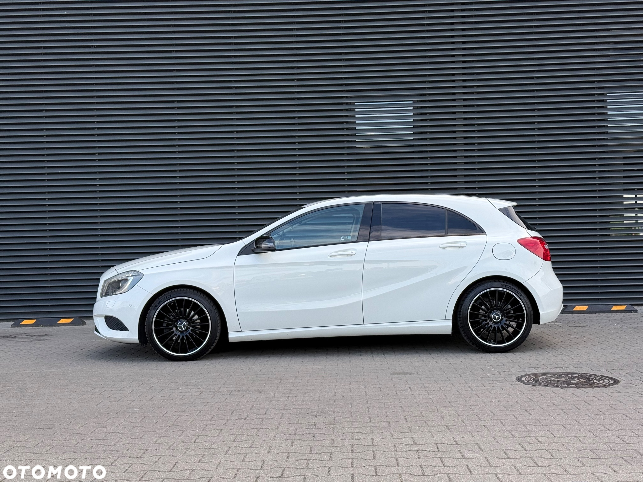 Mercedes-Benz Klasa A 180 7G-DCT Urban - 4