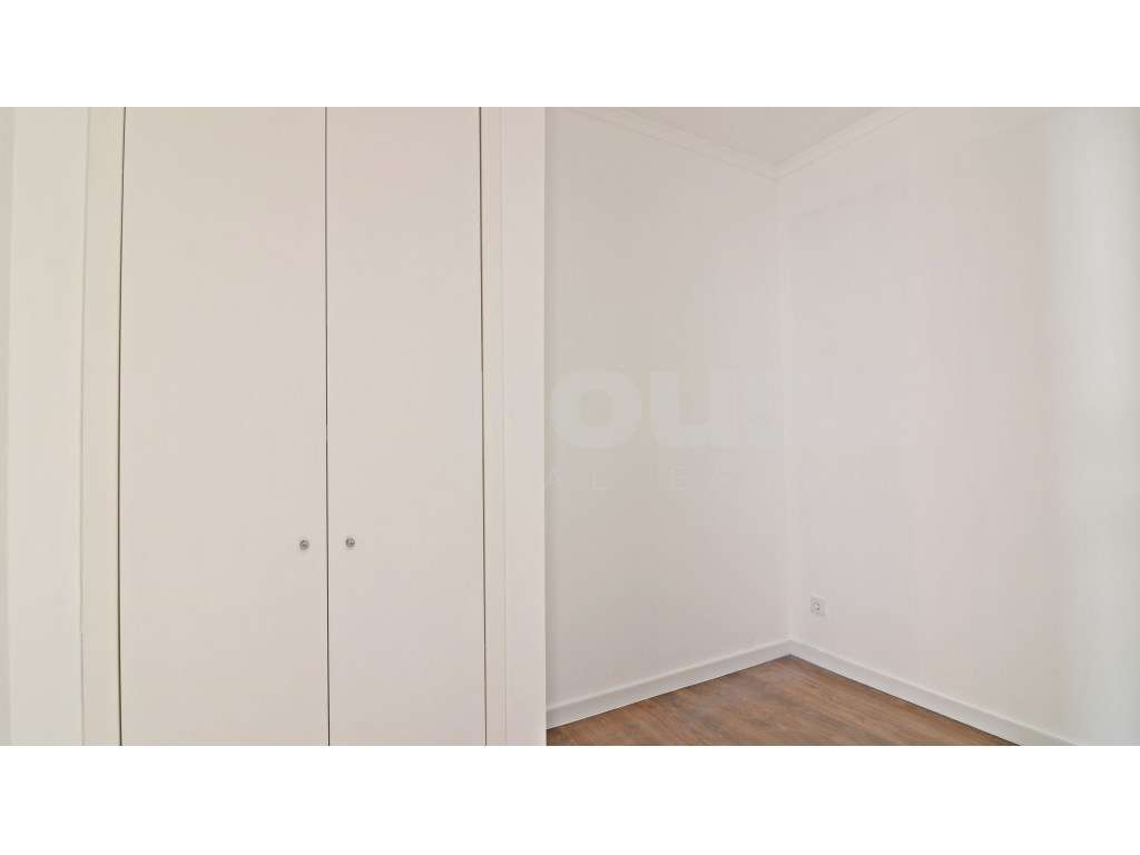 Moradia térrea renovada e com quintal na Baixa da Banheira - Grande imagem: 3/15