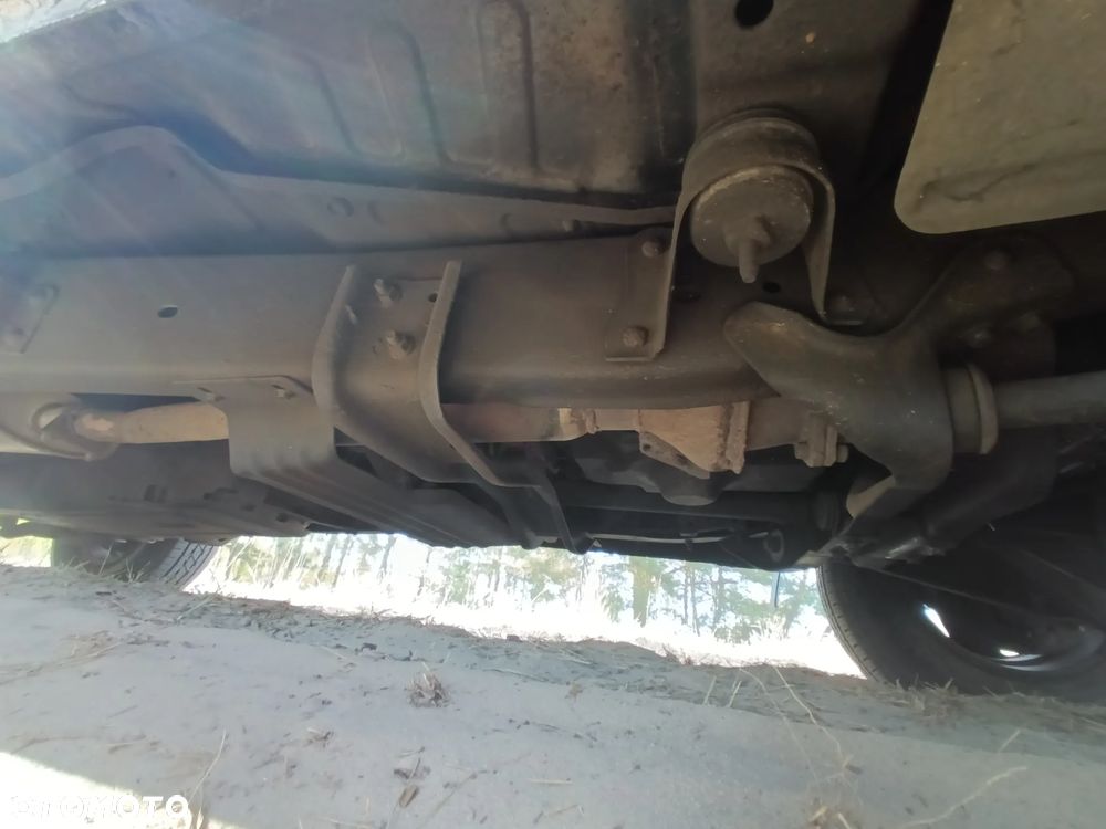 Ford Explorer Standard - 31