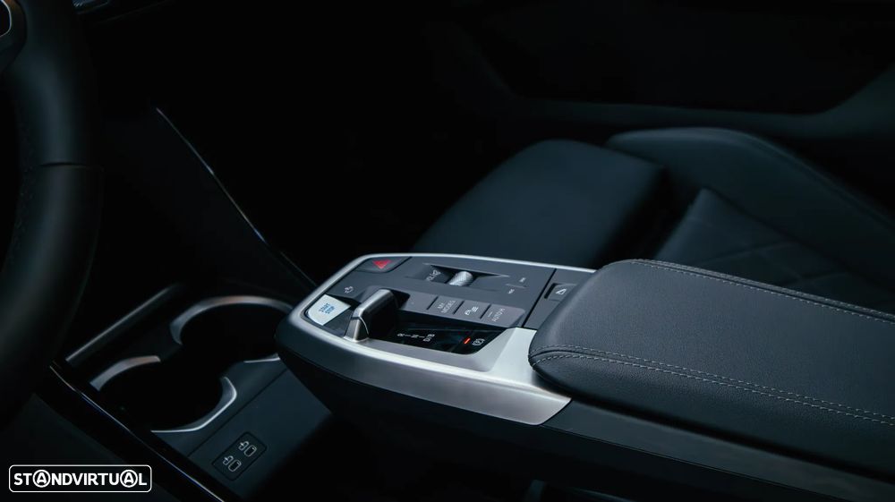 BMW iX2 eDrive20 Pack Desportivo M - 10