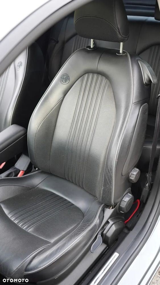 Alfa Romeo Mito 1.4 TB MultiAir Distinctive S&S TCT - 30