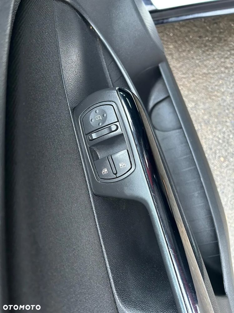 Opel Corsa 1.2 16V Enjoy - 19