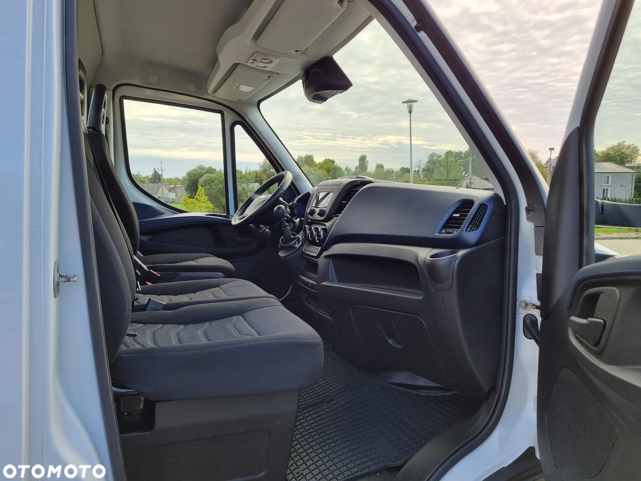 Iveco Daily 50-180 3.0 HPi 180KM 12-Palet Skrzynia dł 5.8 - 7