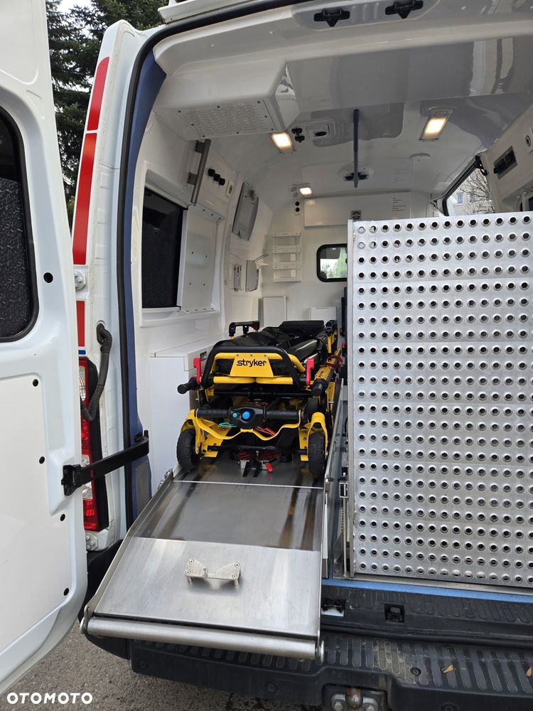 Renault Master Ambulans karetka - 11
