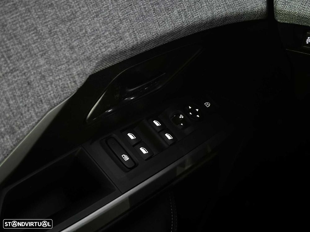 Peugeot 5008 1.2 Hybrid Allure e-DCS6 - 19