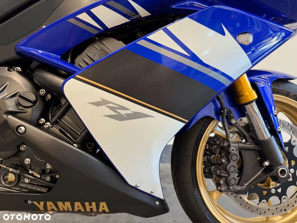 Yamaha R1 - 32